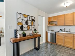 193 Montecito 303, Oakland CA 94607
