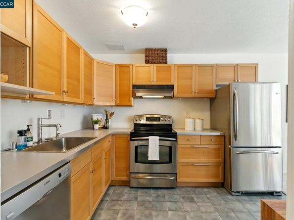 193 Montecito 303, Oakland CA 94607