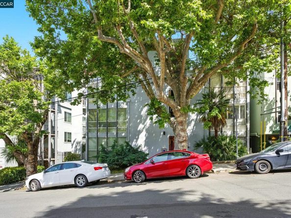 193 Montecito 303, Oakland CA 94607
