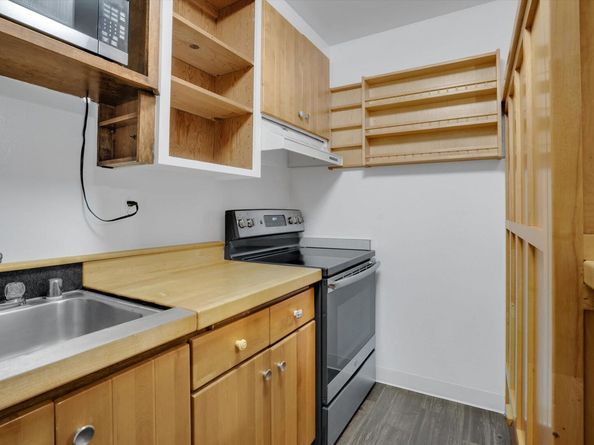 425 Orange St 210, Oakland CA 94610