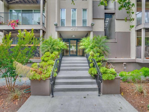 425 Orange St 210, Oakland CA 94610