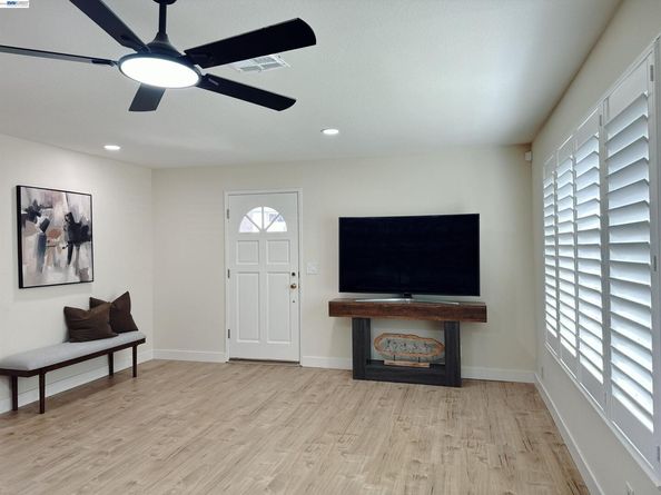 4242 Lunar Way, Union City CA 94587