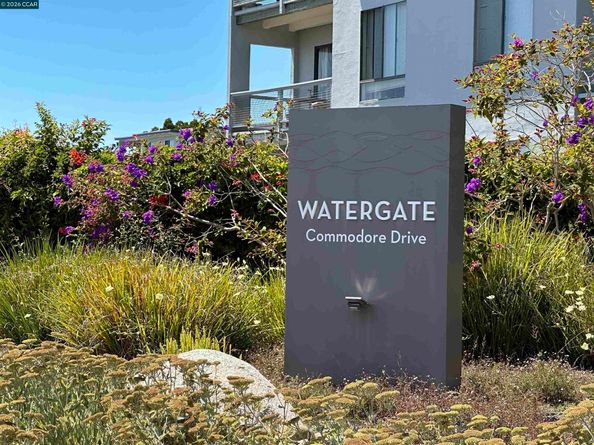 8 Commodore Drive C460, Emeryville CA 94608
