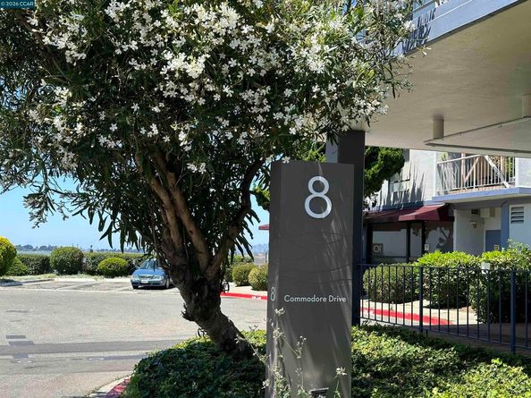 8 Commodore Drive C460, Emeryville CA 94608