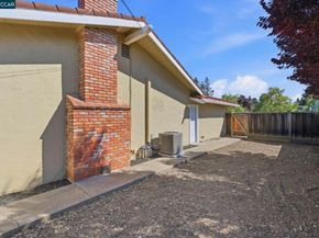 1525 American Beauty Dr, Concord CA 94521