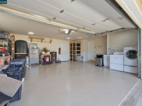 1525 American Beauty Dr, Concord CA 94521