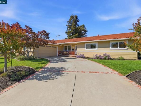 1525 American Beauty Dr, Concord CA 94521