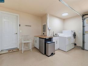 1525 American Beauty Dr, Concord CA 94521