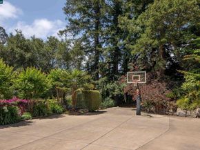 280 Indian Rd, Piedmont CA 94610