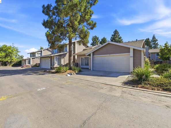 2487 Heathrow Ln, San Leandro CA 94577