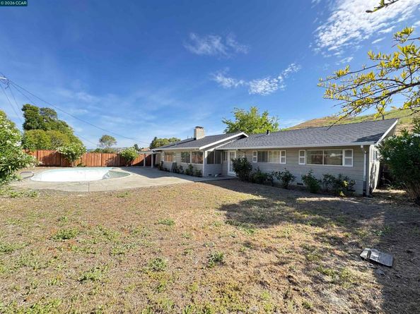 1142 Larch Ave, Moraga CA 94556