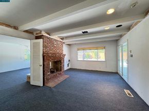1142 Larch Ave, Moraga CA 94556