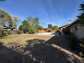 1142 Larch Ave, Moraga CA 94556