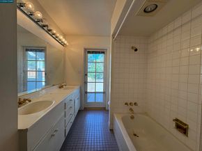 1142 Larch Ave, Moraga CA 94556