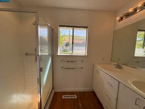 1142 Larch Ave, Moraga CA 94556