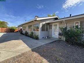 1142 Larch Ave, Moraga CA 94556