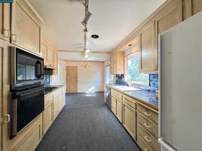 1142 Larch Ave, Moraga CA 94556