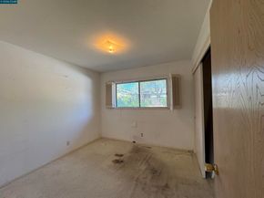 1142 Larch Ave, Moraga CA 94556