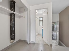 1227 E 33Rd St, Oakland CA 94610