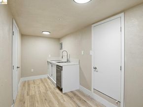 2469 Potter St, Oakland CA 94601