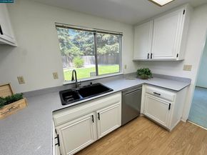 4864 Shadowfalls Dr, Martinez CA 94553