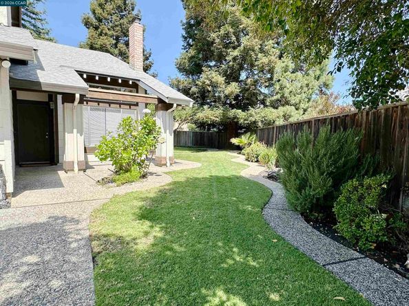 4864 Shadowfalls Dr, Martinez CA 94553