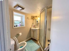 2517 Webb Ave, Alameda CA 94501