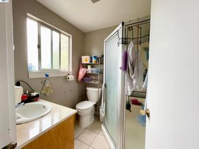 2517 Webb Ave, Alameda CA 94501