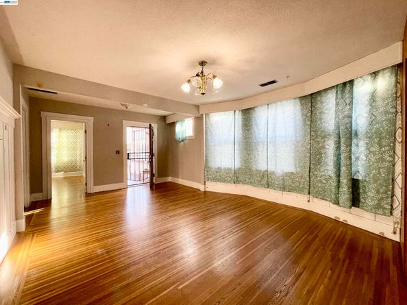2517 Webb Ave, Alameda CA 94501