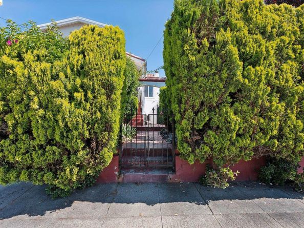 978 43Rd St, Oakland CA 94608