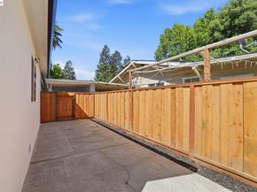 1913 W Middlefield Rd, Mountain View CA 94043