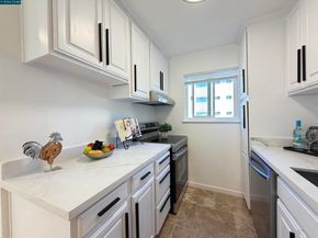 10 Moss Ave 15, Oakland CA 94610