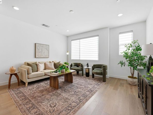 931 Edy Ln, Oakland CA 94607