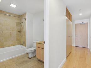 1 Lakeside Dr 1608, Oakland CA 94612