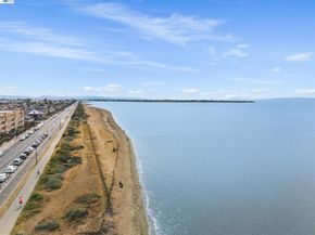 960 Shorepoint Court 116, Alameda CA 94501