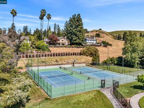 880 El Capitan Dr, Danville CA 94526