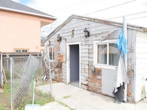 9945 B St, Oakland CA 94603