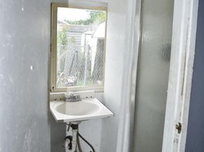 9945 B St, Oakland CA 94603