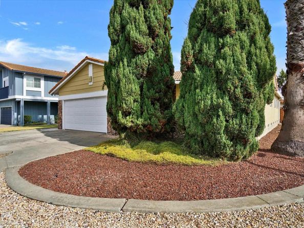 2511 Mistletoe Dr, Hayward CA 94545