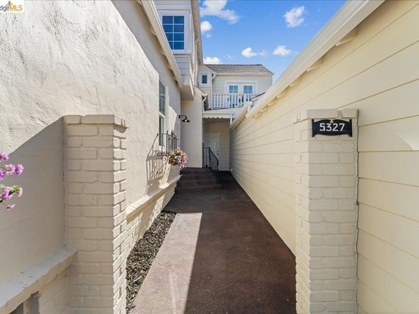 5327 Brann St, Oakland CA 94619
