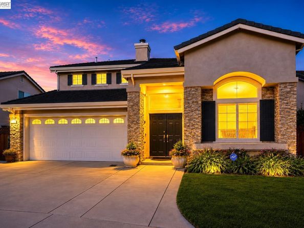15100 Shining Star Ln, San Leandro CA 94579