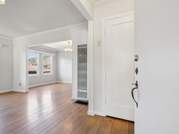 7526 Greenly DR, Oakland CA 94605