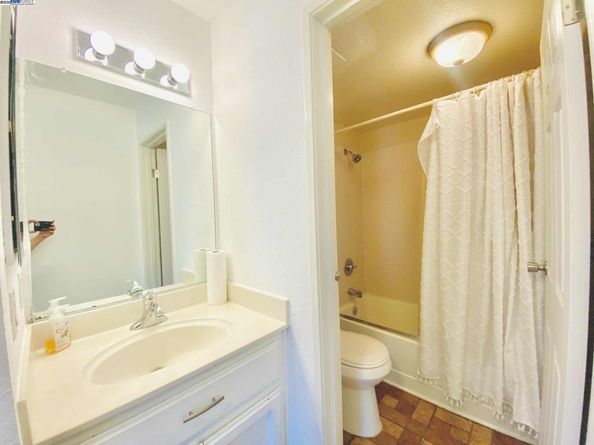 2505 Miramar Ave 122, Castro Valley CA 94546