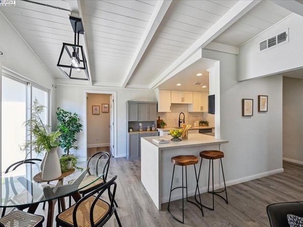 4453 Porter St, Fremont CA 94538