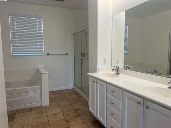 9404 Dunbar Dr, Oakland CA 94603