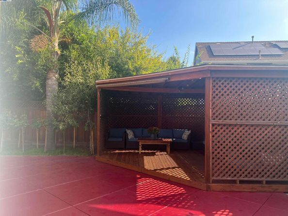 9404 Dunbar Dr, Oakland CA 94603