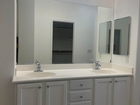 9404 Dunbar Dr, Oakland CA 94603