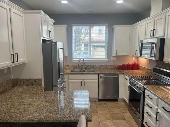 9404 Dunbar Dr, Oakland CA 94603