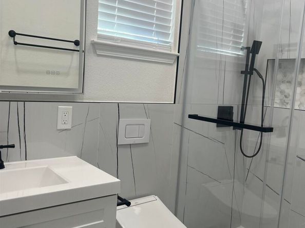 9404 Dunbar Dr, Oakland CA 94603