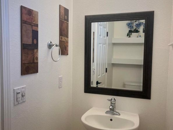 9404 Dunbar Dr, Oakland CA 94603